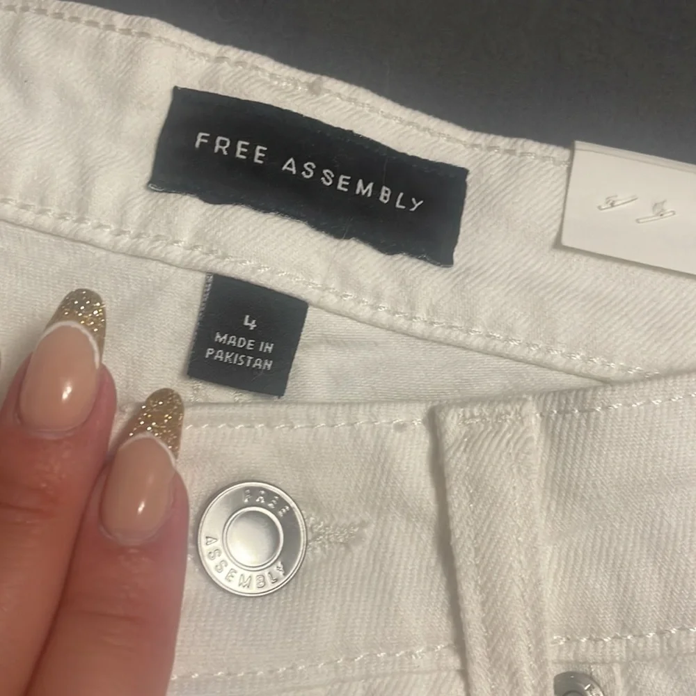 Free Assembly White High Wasted Cuffed Shorts - Picture 3 of 6